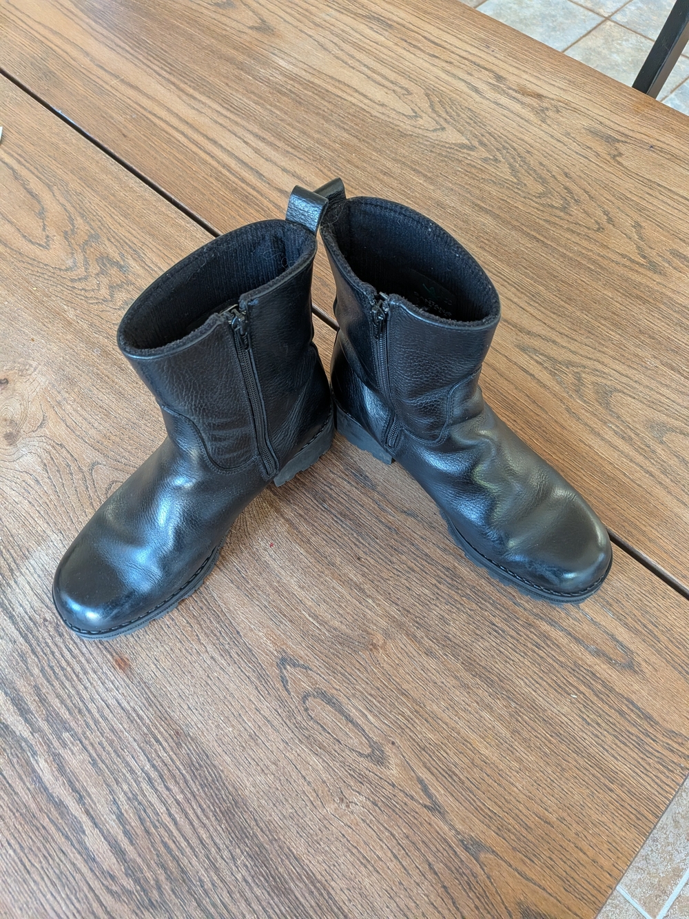 Santana Canada Women's Black Healed  Boots Size 41 Zip Closure - Picture 2 of 15